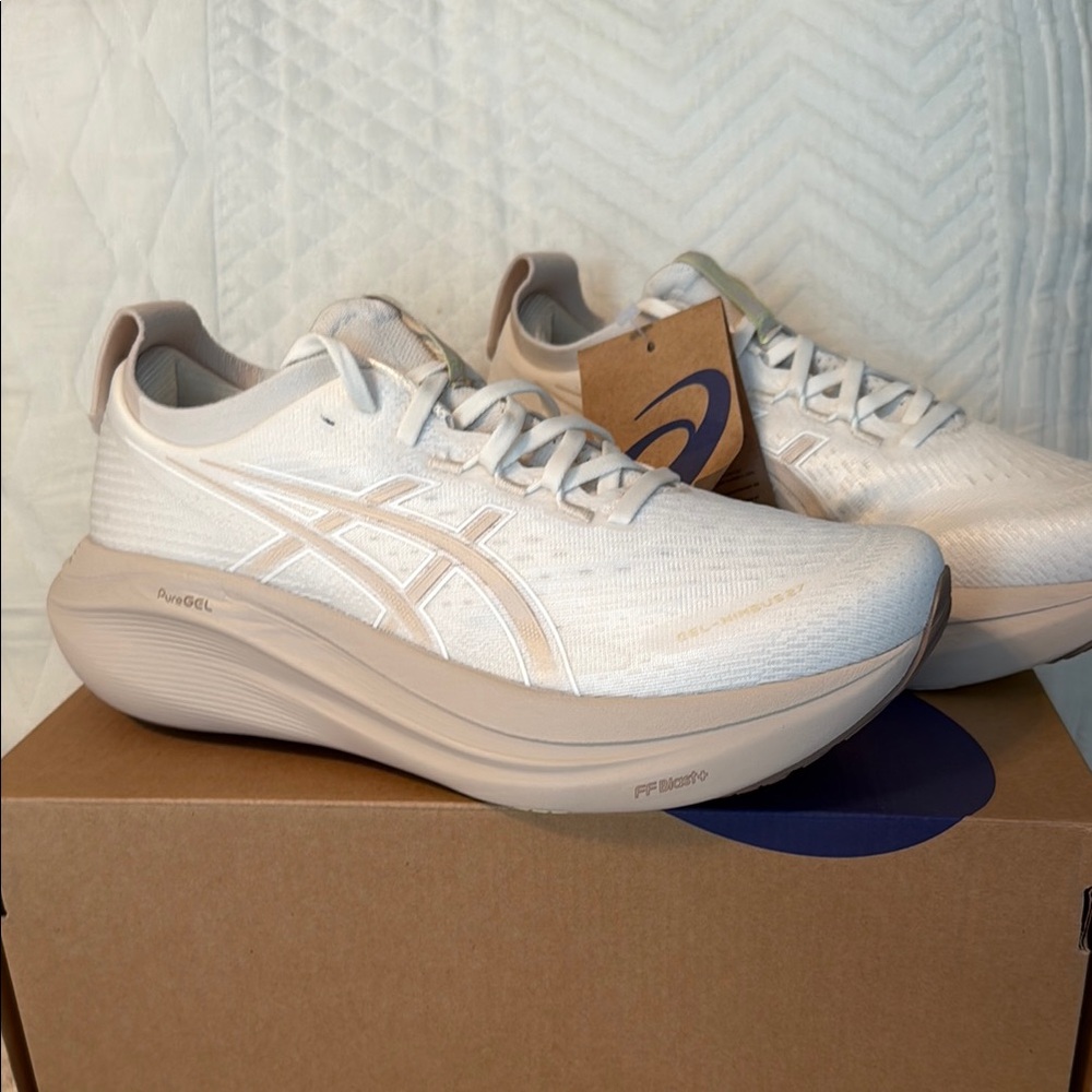 ASICS NWT Women's Nimbus 27 - White and Tan 9.5